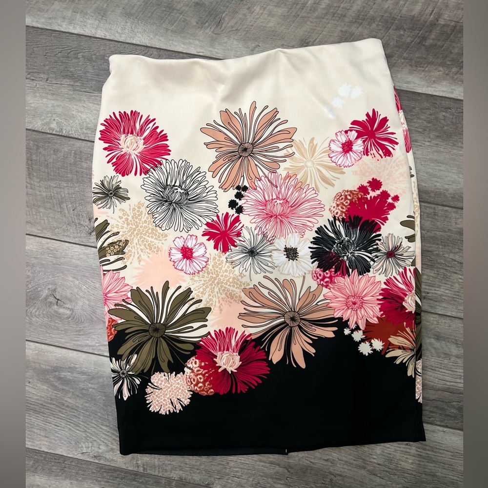 Skirt, just below knee, XL